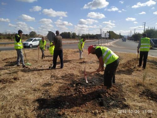 Site Preparation for Landscaping & Beautification of Roundabout in Ait Faska by the Volunteers of Anouar Association.