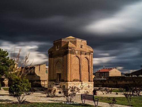 Maragheh-Historical-Attractions-Red-Dome