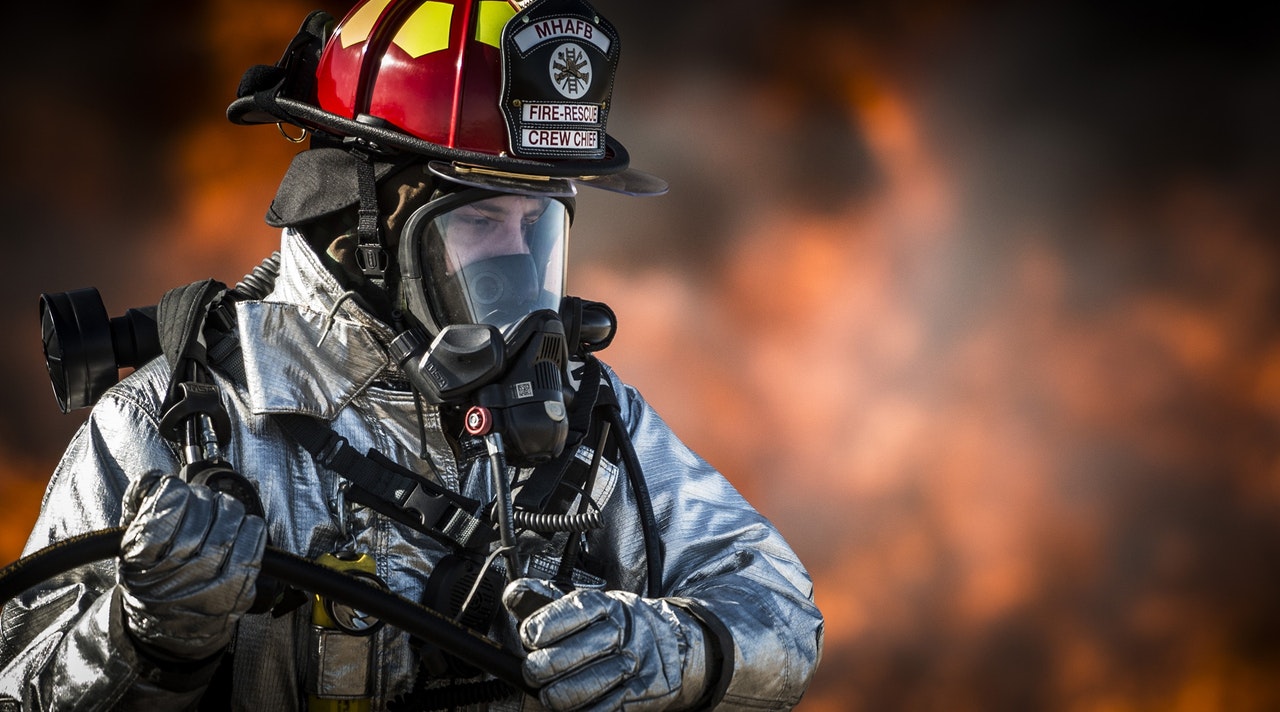 breathing-apparatus-dangerous-emergency-36031