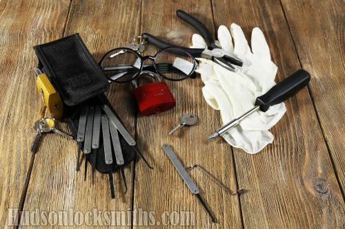 Broken-key- extraction-Hudson-Locksmiths