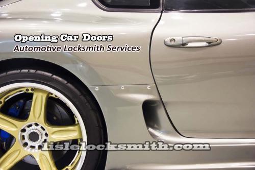 Lisle-locksmith-opening-car-doors