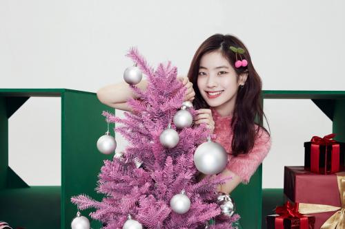 Merry_&_Happy_Dahyun_Promo_3