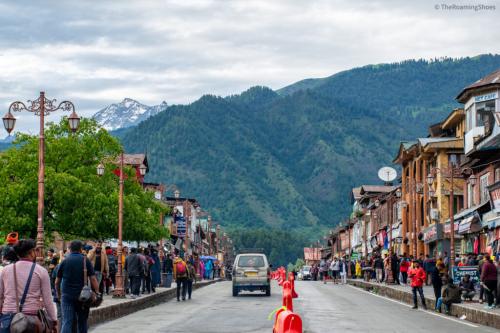 Pahalgam Market â€“  Delectable street food and intriguing conversations