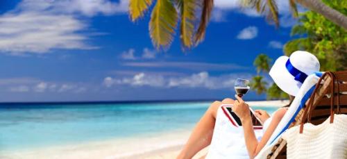 woman-drinking-wine